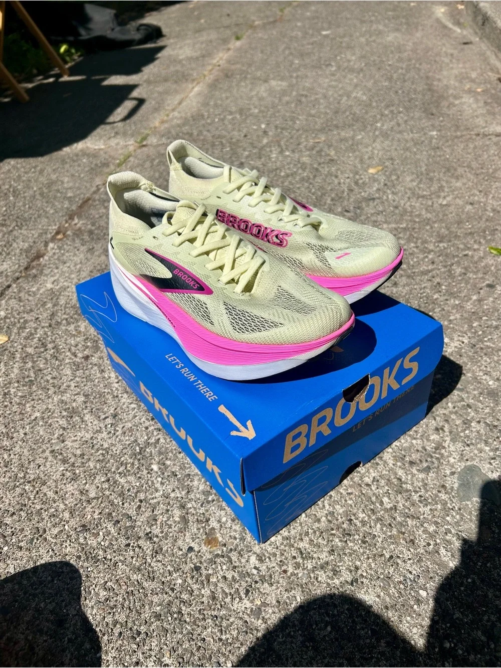 Brooks Hyperion Max 3 Women’s size 8, in like new condition!